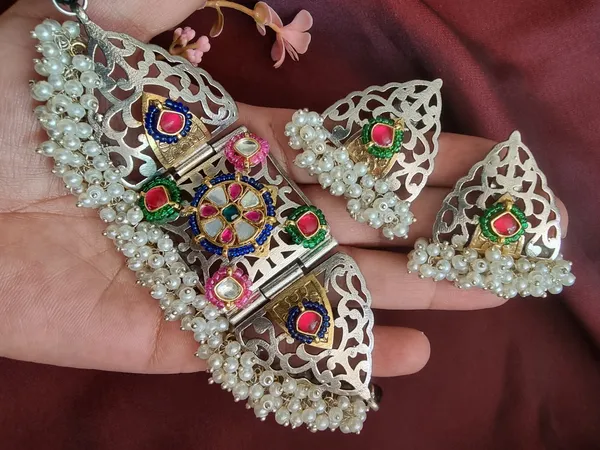 RAAG_KUNDAN_FUSION_BRASS__STATEMENT_CHOKER_SET_WITH_EARRINGS