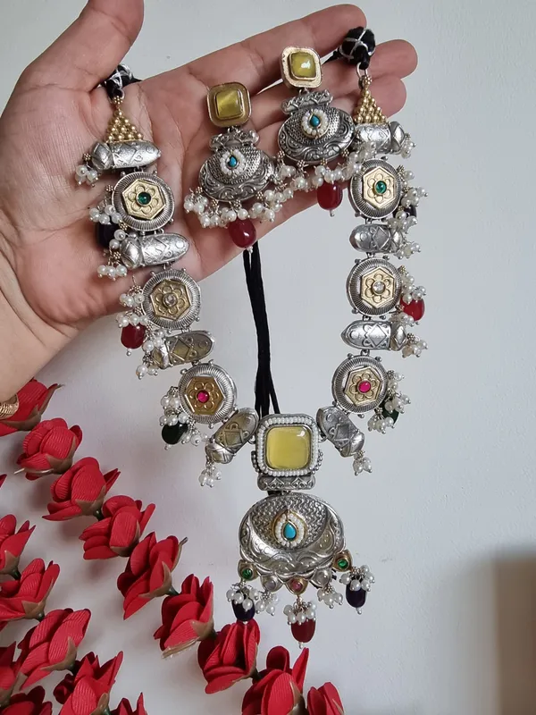 MADHURI_YELLOW,_PEARLS__NECKLACE_SET_WITH_EARRINGS