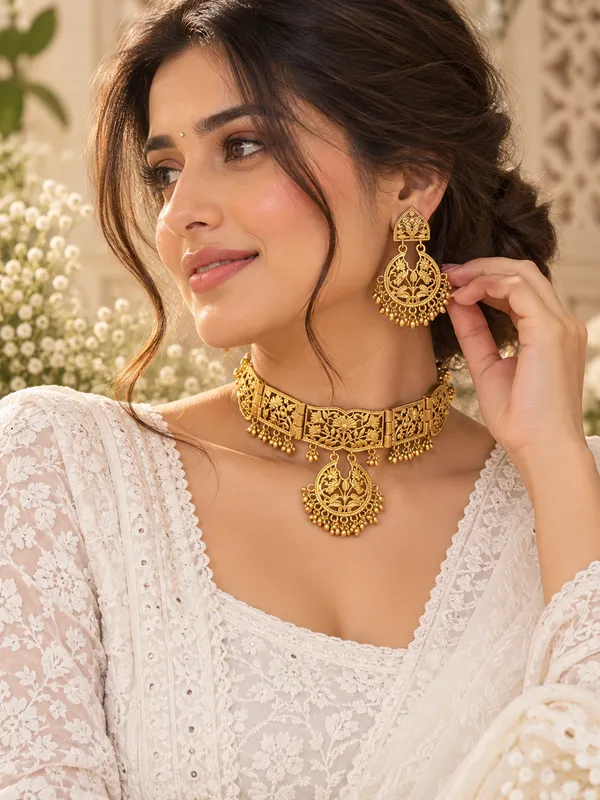 MALHAAR_CUTWORK_GOLD_PLATED_BRASS_CHOKER_SET_FOR_WOMEN