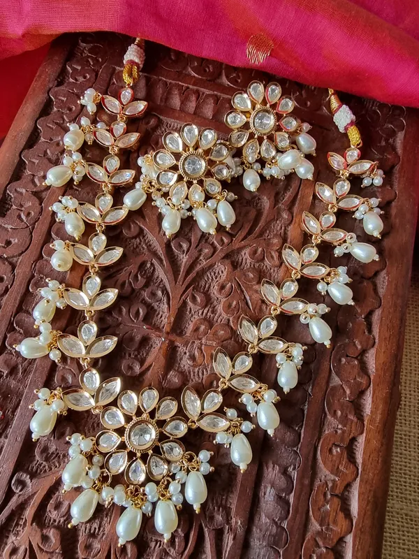 PHOOLMOTI_FINE_KUNDAN_NECKLACE_WITH_EARRINGS