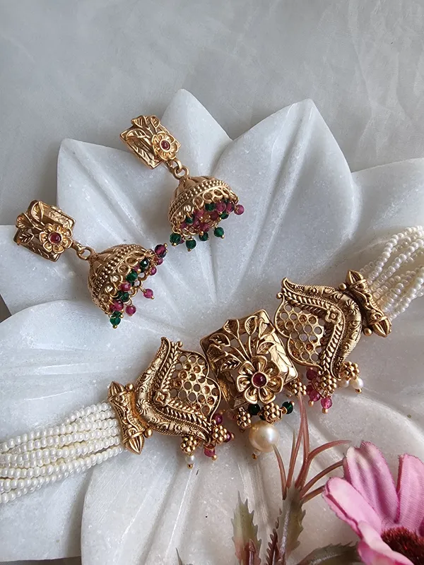 SAVITRI_ANTIQUE_GOLD_PLATED_CHOKER_WITH_EARRINGS