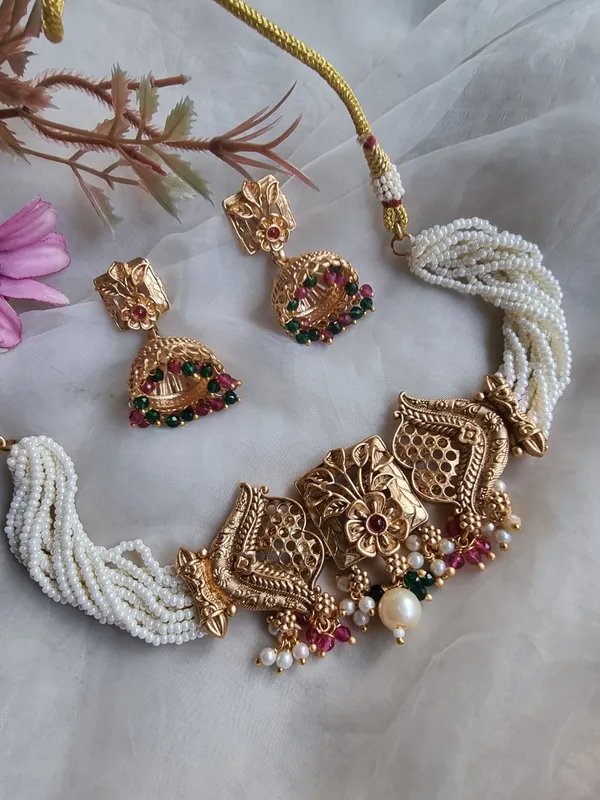 SAVITRI_ANTIQUE_GOLD_PLATED_CHOKER_WITH_EARRINGS