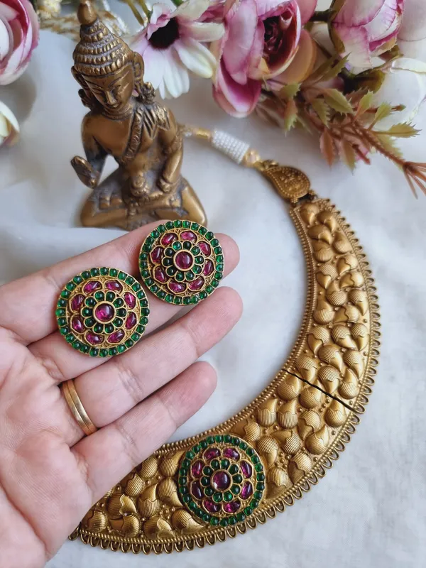 GOLD_PLATED_PADMAVAT_NECKLACE_SET_WITH_EARRINGS_FOR_WOMEN