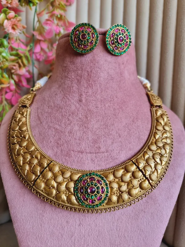 GOLD_PLATED_PADMAVAT_NECKLACE_SET_WITH_EARRINGS_FOR_WOMEN