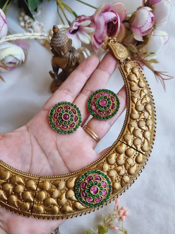 GOLD_PLATED_PADMAVAT_NECKLACE_SET_WITH_EARRINGS_FOR_WOMEN
