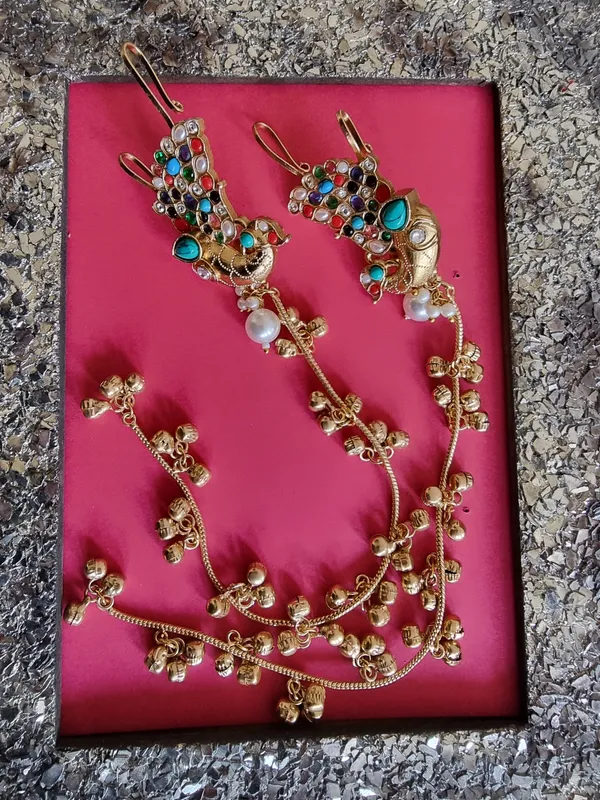 RADHA_GOLD_PLATED_EARCUFF_WITH_DETACHABLE_GHOONGROO__EXTENSION