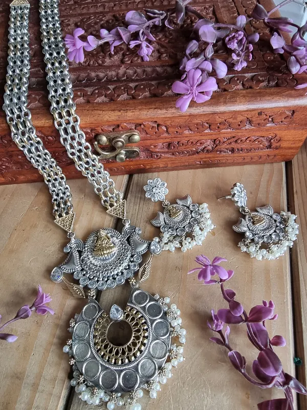 RUKMANI_LONG_DUALTONE_NECKLACE_WITH_EARRINGS