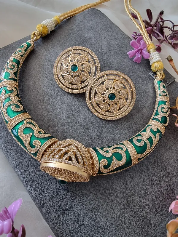 SAJNI_GREEN_MEENAKARI_HASLI_WITH_EARRINGS
