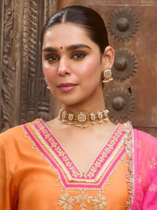 ANAHIRA_GOLD_PLATED_KUNDAN_CHOKER_SET_WITH_EARRINGS