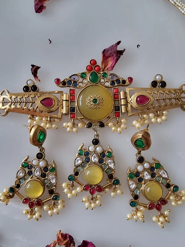 TAVISHA_24_CARAT_GOLD_PLATED_YELLOW_CHOKER_SET_WITH_EARRINGS
