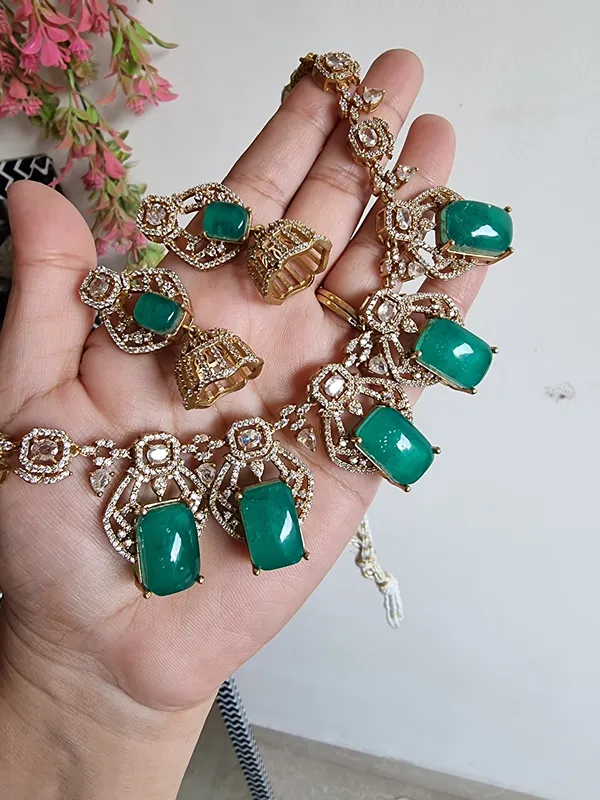 RECHAL_GREEN__DOUBLET__NECKLACE_SET_WITH_EARRINGS