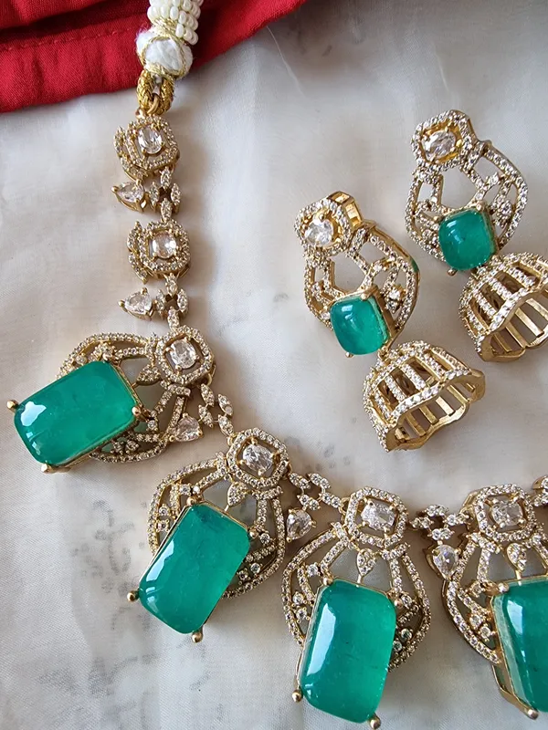 RECHAL_GREEN__DOUBLET__NECKLACE_SET_WITH_EARRINGS
