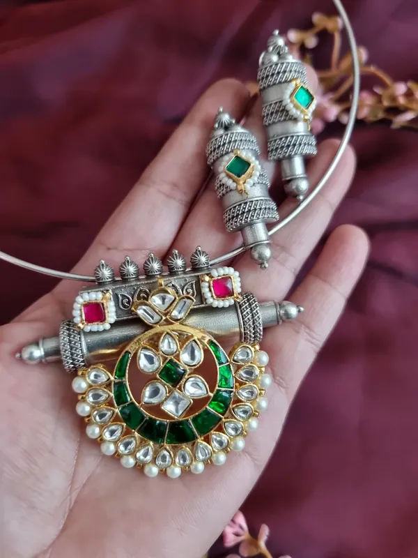 DHOLNA_SILVER_PLATED_FUSION_HASLI_SET_WITH_EARRINGS