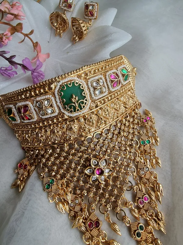ARZOO_HERITTAGE_GOLD_PLATED_CHOKER__SET_WITH_EARRINGS