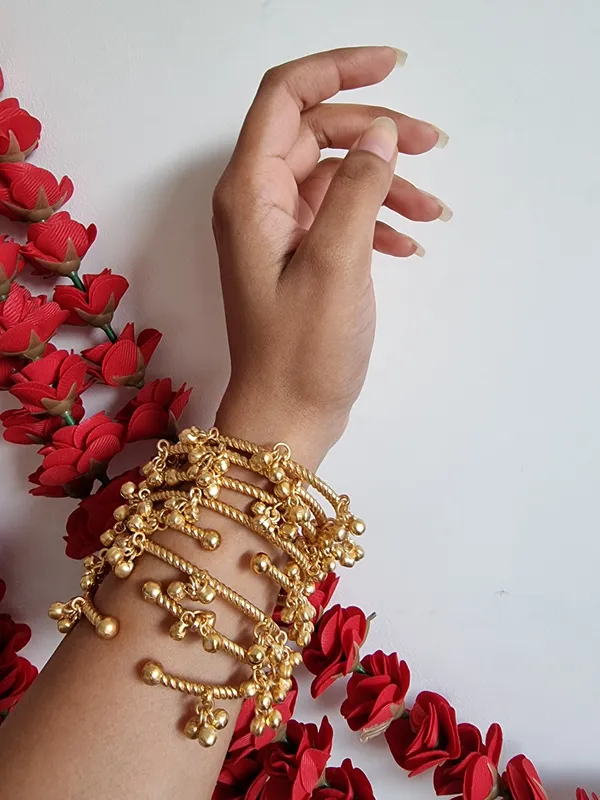 JHANAK_GHOONGROO_GOLD_PLATED_BANGELS_SET_OF_8