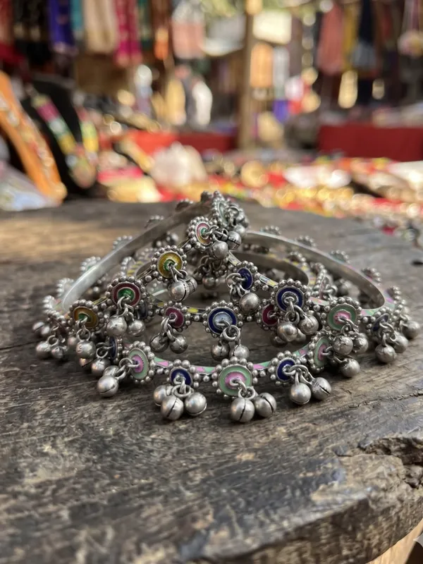 JHANAK_SILVER_REPLICA__MEENA_BRASS_GHOONGROO_BANGLES_SET_OF_4
