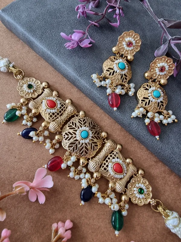 RUNJHUN_GOLD_PLATED_MULTI_CHOKER_SET_FOR_WOMEN
