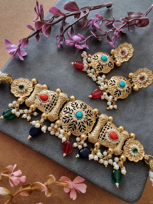 RUNJHUN_GOLD_PLATED_MULTI_CHOKER_SET_FOR_WOMEN
