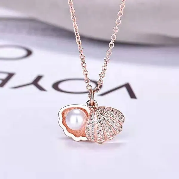 Rose gold pendant necklace top
