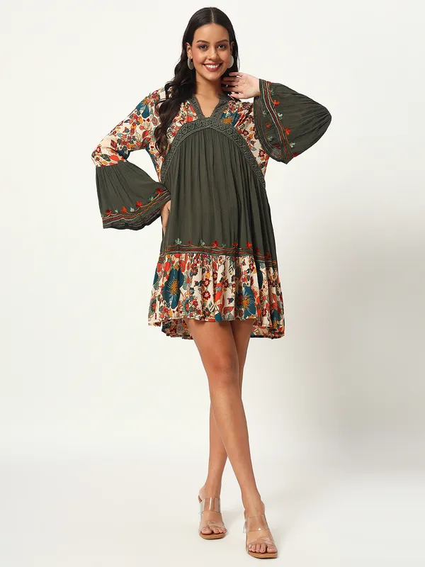 V-Neck_Crochet_Lace_Embroidered_Bell_Full_Sleeve_Dress