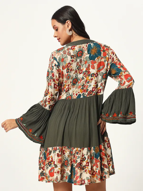 V-Neck_Crochet_Lace_Embroidered_Bell_Full_Sleeve_Dress