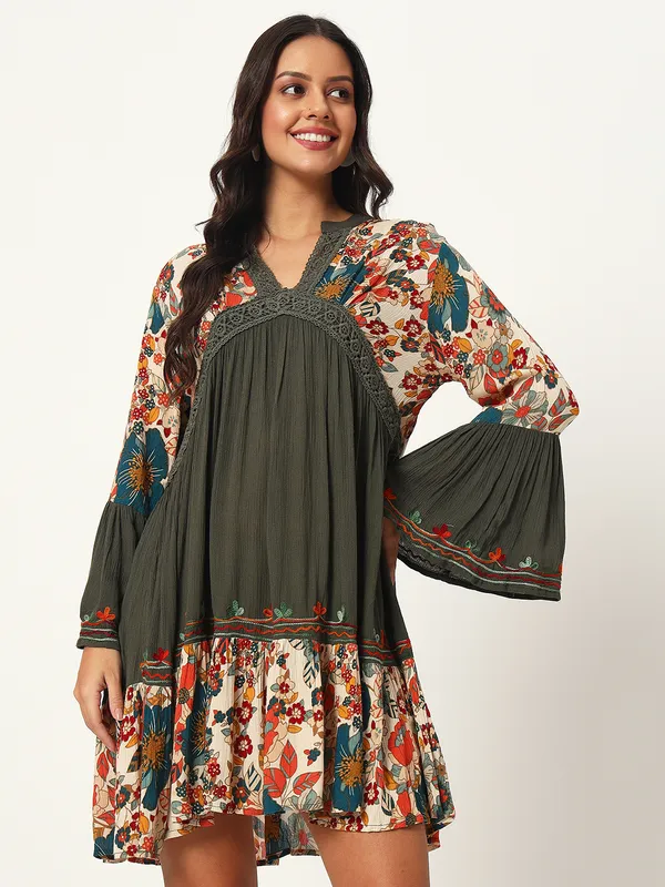 V-Neck_Crochet_Lace_Embroidered_Bell_Full_Sleeve_Dress