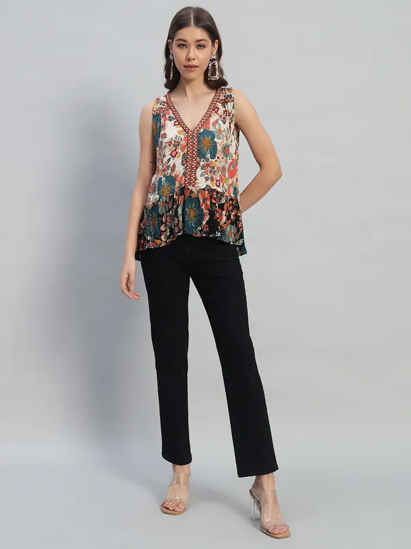 Asymetric_Without_Sleeves_V_Neck_Lace_Work_Placement_Printed_Top
