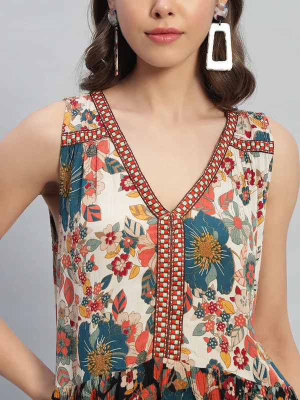 Asymetric_Without_Sleeves_V_Neck_Lace_Work_Placement_Printed_Top
