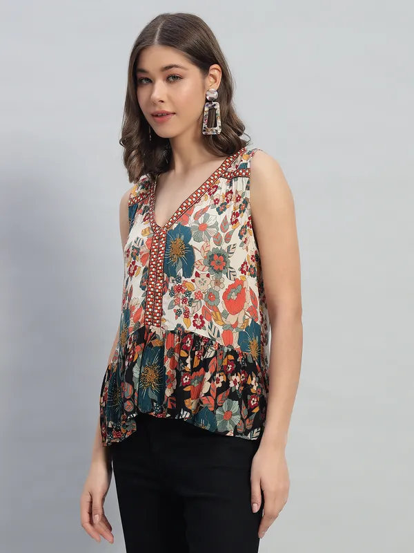 Asymetric_Without_Sleeves_V_Neck_Lace_Work_Placement_Printed_Top