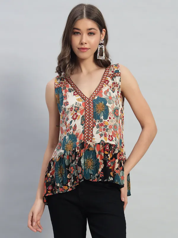 Asymetric_Without_Sleeves_V_Neck_Lace_Work_Placement_Printed_Top