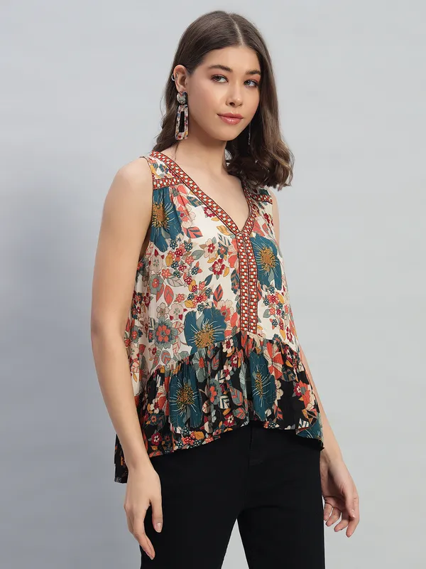 Asymetric_Without_Sleeves_V_Neck_Lace_Work_Placement_Printed_Top