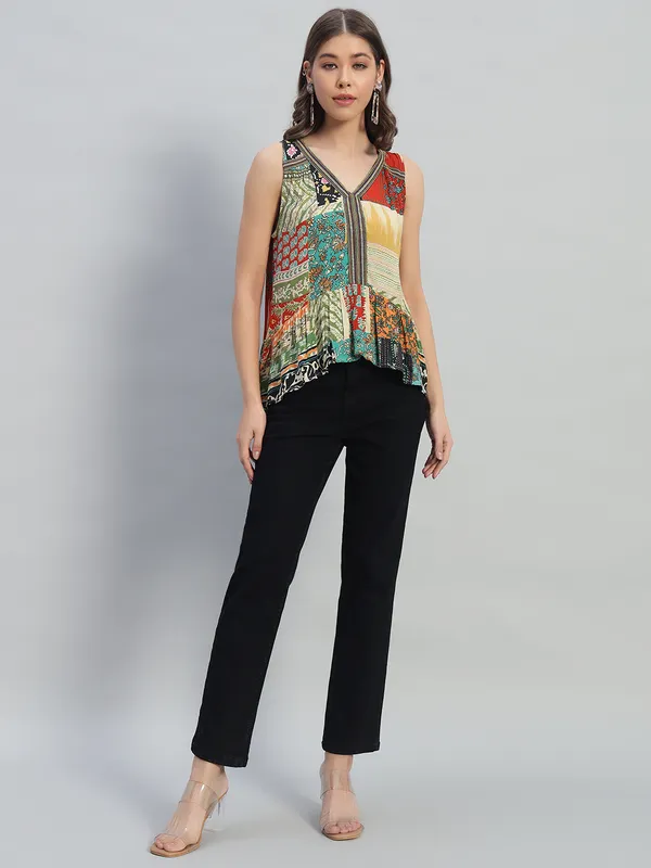 Asymetric_Without_Sleeves_V_Necklace_Work_Placement_Printed_Top