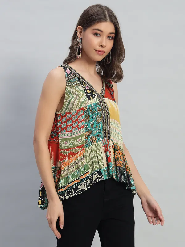 Asymetric_Without_Sleeves_V_Necklace_Work_Placement_Printed_Top