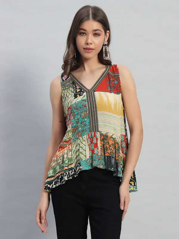 Asymetric_Without_Sleeves_V_Necklace_Work_Placement_Printed_Top