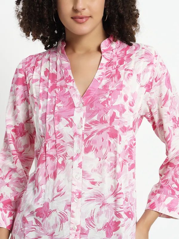 Mandrain_collor_v_neck_front_button_open_,pintucks_,3/4_sleeves
