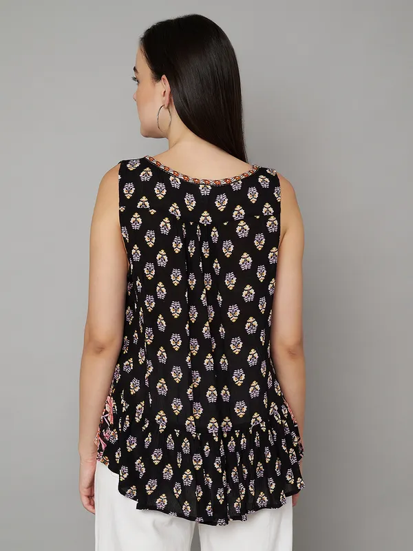 VELDRESS,ASYMETRIC_WITHOUT_SLEEVES_V_NECK_PLACEMENT_PRINTED_TOP