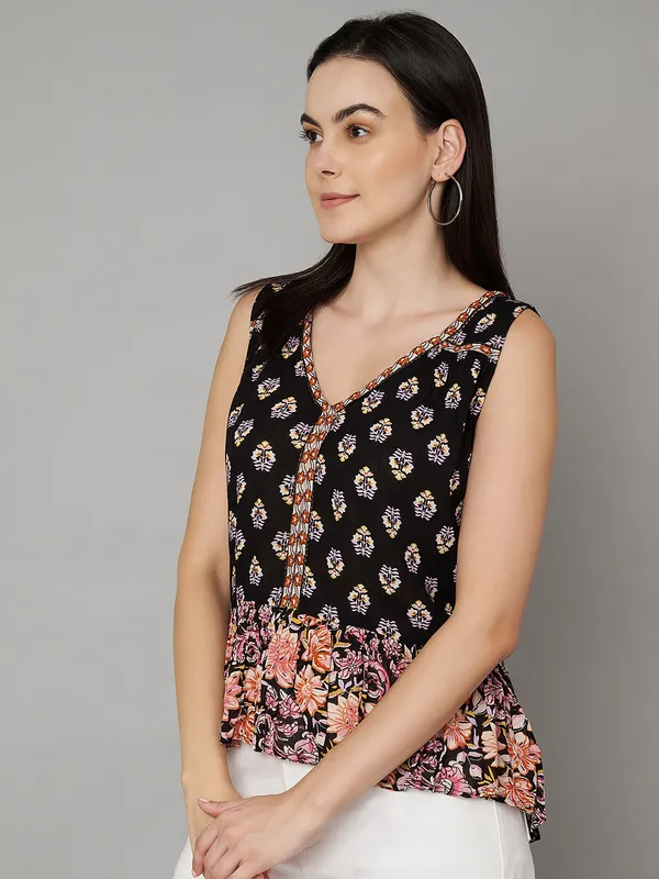 VELDRESS,ASYMETRIC_WITHOUT_SLEEVES_V_NECK_PLACEMENT_PRINTED_TOP