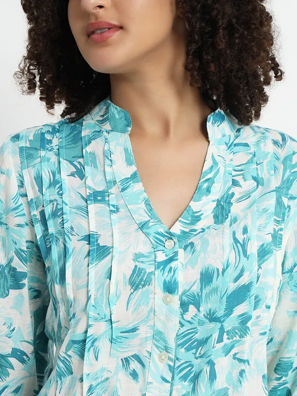 Front_open_buttons,_full_sleeves,_embroidery_at_collar,_placket_and_sleeves_shirt