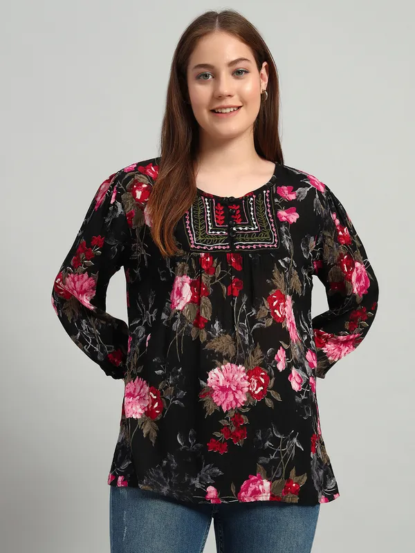 ROUND_NECK_EMBROIDERY_AT_YOKE,FULL_SLEEVES_,BUTTONS_AT_YOKE_PRINTED_TOP