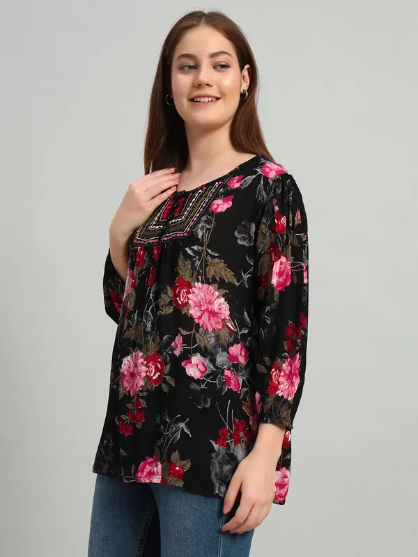 ROUND_NECK_EMBROIDERY_AT_YOKE,FULL_SLEEVES_,BUTTONS_AT_YOKE_PRINTED_TOP