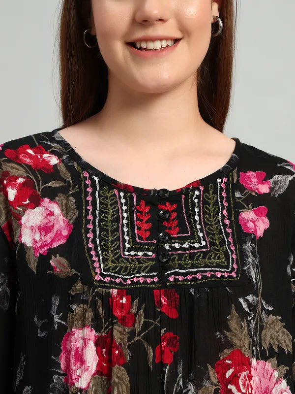 ROUND_NECK_EMBROIDERY_AT_YOKE,FULL_SLEEVES_,BUTTONS_AT_YOKE_PRINTED_TOP