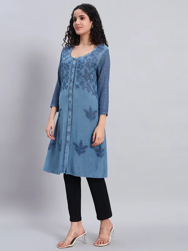Rayon_long_Tunic_with_elegant_dori_embrodery_and_embroidered_gorgette_transparent_sleeves_in_washed_effect