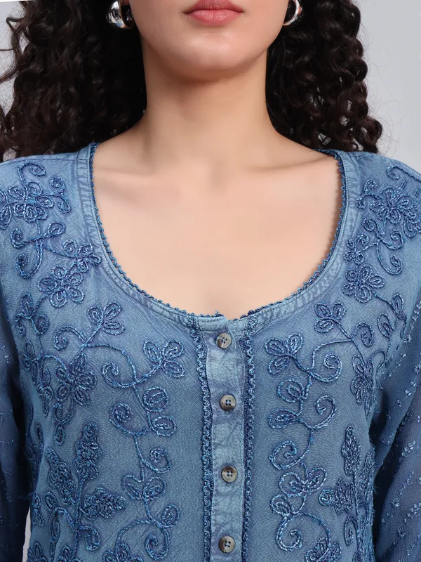 Rayon_long_Tunic_with_elegant_dori_embrodery_and_embroidered_gorgette_transparent_sleeves_in_washed_effect