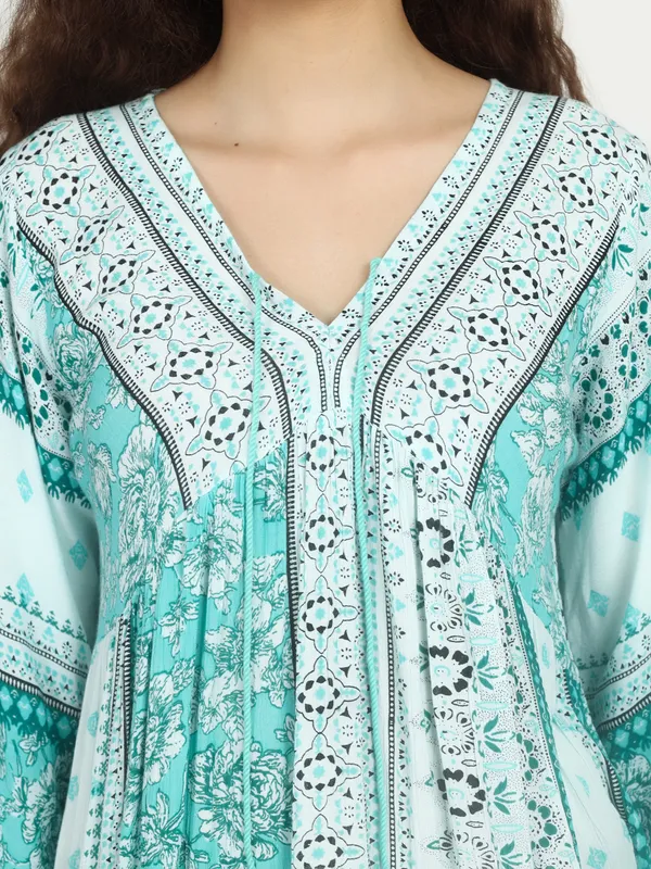 Top_v_neck_long_bell_sleeves_full_sleeves,_printed