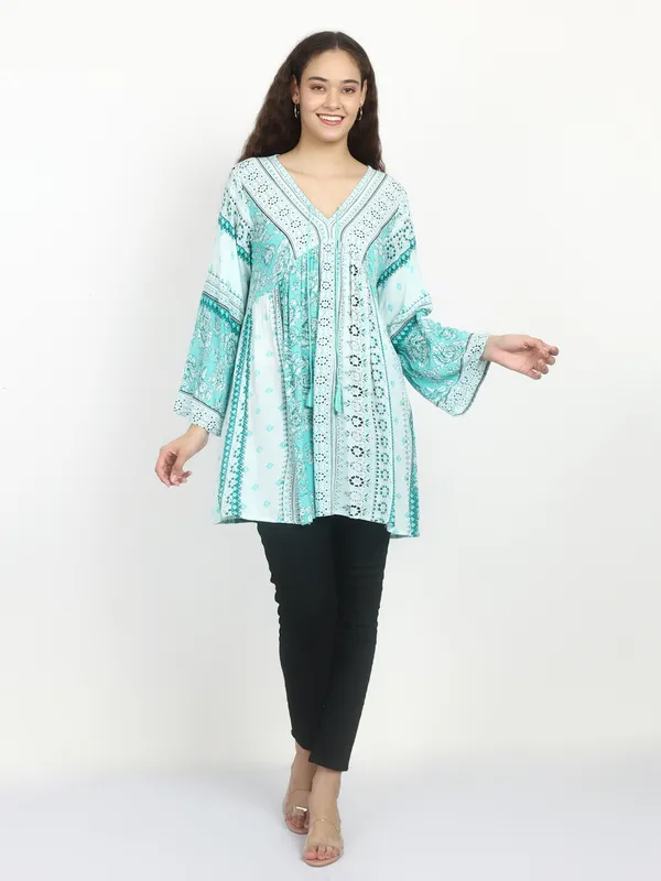 Top_v_neck_long_bell_sleeves_full_sleeves,_printed