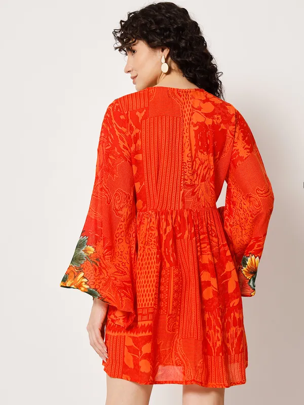 V_NECK_FLOWER_PRINT_AT_NECK,_FULL_SLEEVE_PRINTED_TOP