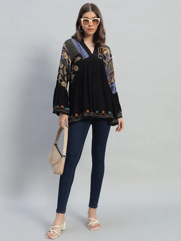 Women_Tunic_Longline_Beige_Floral_Embroidered_Tunic_Fit_And_Flare_Casual_Blouse_Top_For_Women_Longline