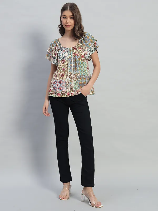 Double_Frill_Lace_And_Wooden_Buttons_In_Front_Patch_Half_Sleeves_Top