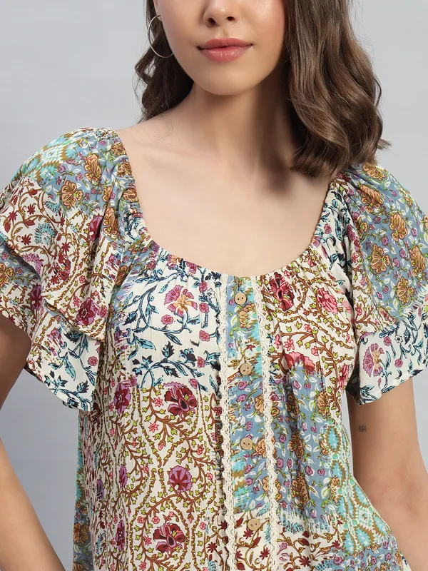 Double_Frill_Lace_And_Wooden_Buttons_In_Front_Patch_Half_Sleeves_Top
