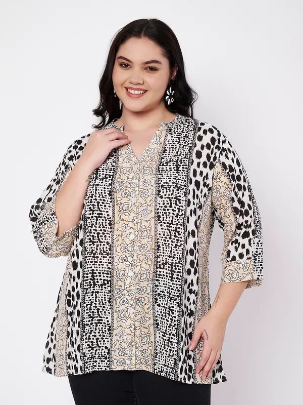 front_opening_buttons_mandarin_collor_,_V_neck_,3/4_sleeves__printed__blACKshirt